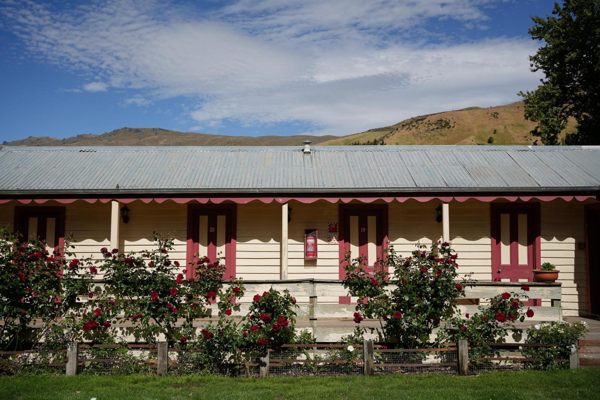 Cardrona Hotel Bagian luar foto